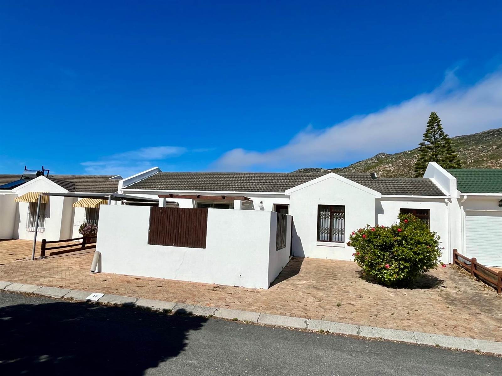 2 Bed House in Fish Hoek photo number 2
