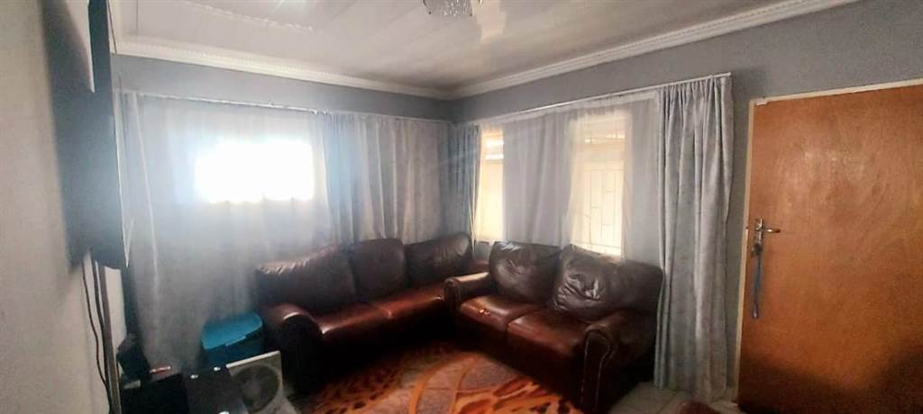 3 Bed House in Lenasia photo number 25