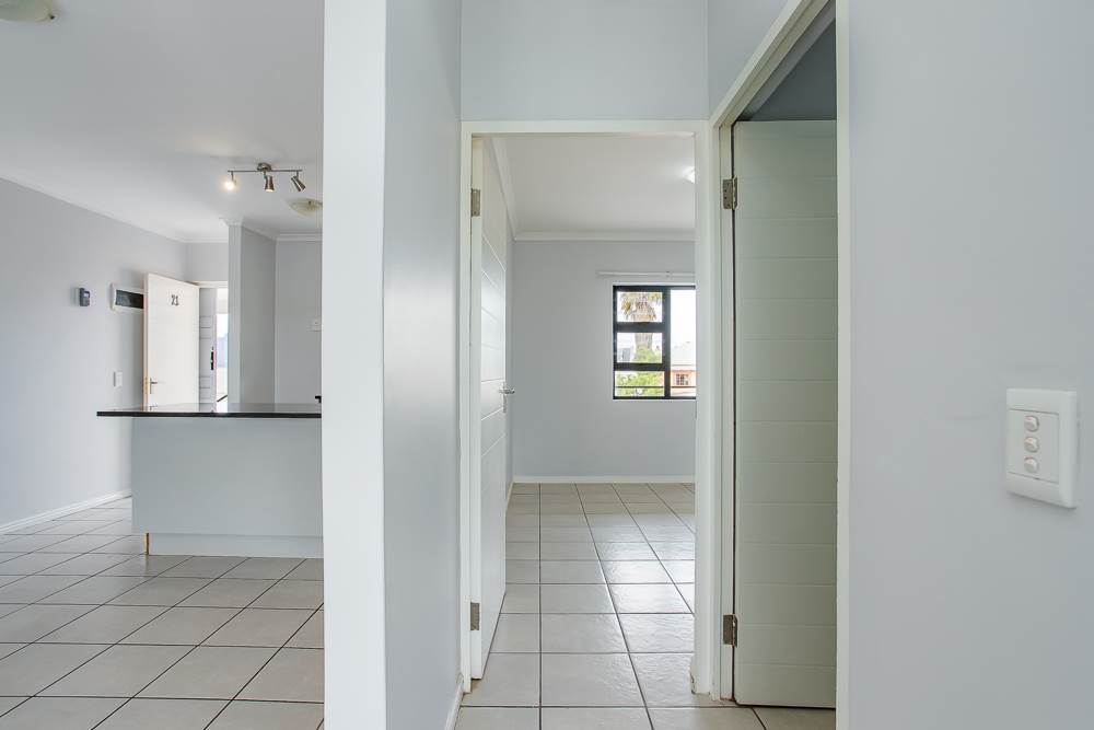 2 Bed Apartment in Northern Paarl photo number 10