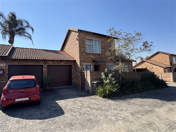 3 Bedroom Townhouse 3 Bedroom Townhouse