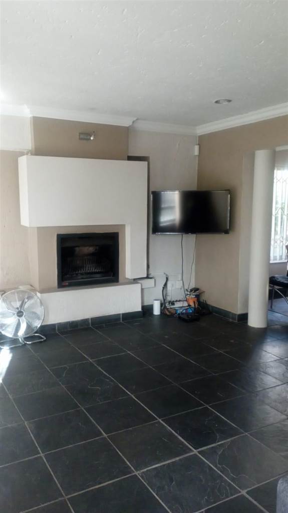 3 Bed House in Sunninghill photo number 3