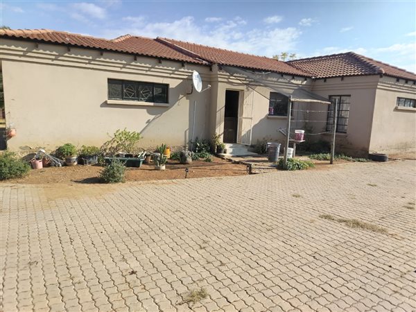 4 Bedroom House 4 Bedroom House