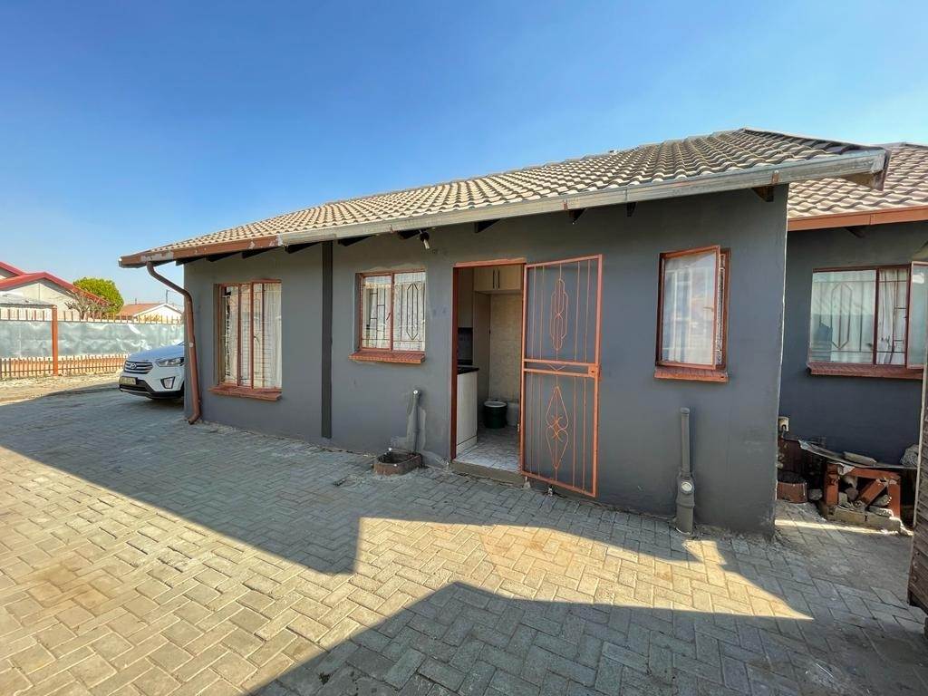 3 Bed House in Boitekong photo number 1