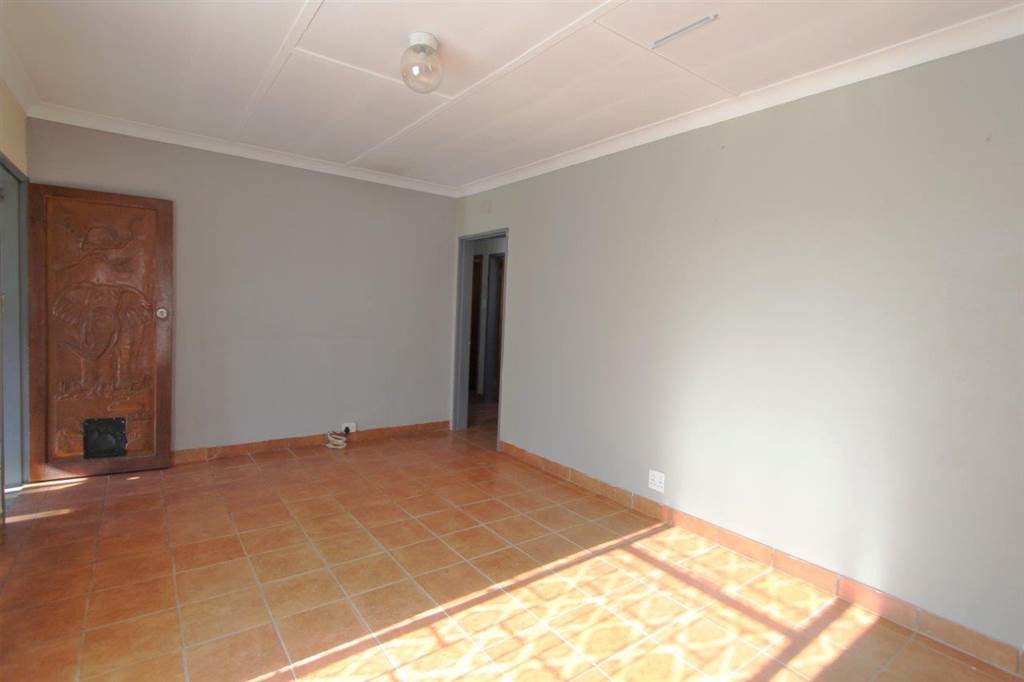 3 Bed House in Modimolle photo number 6