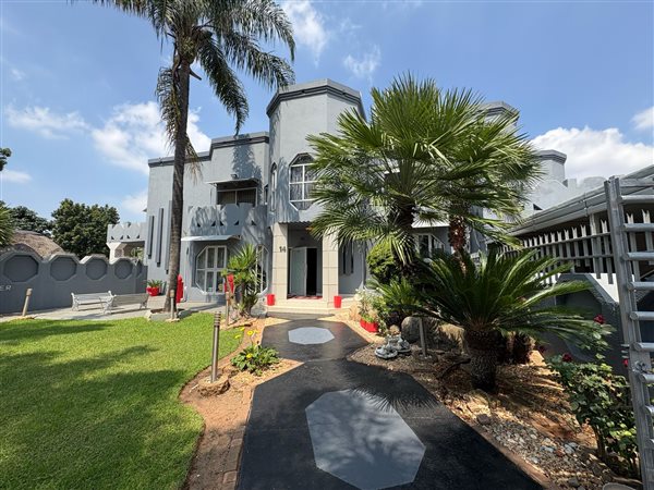 5 Bedroom House 5 Bedroom House