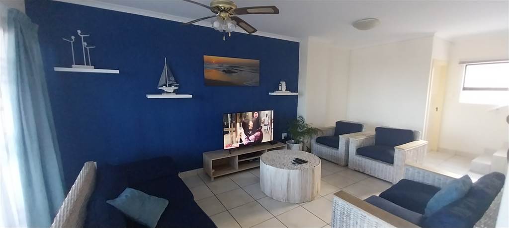 3 Bed Apartment in Illovo Beach photo number 2