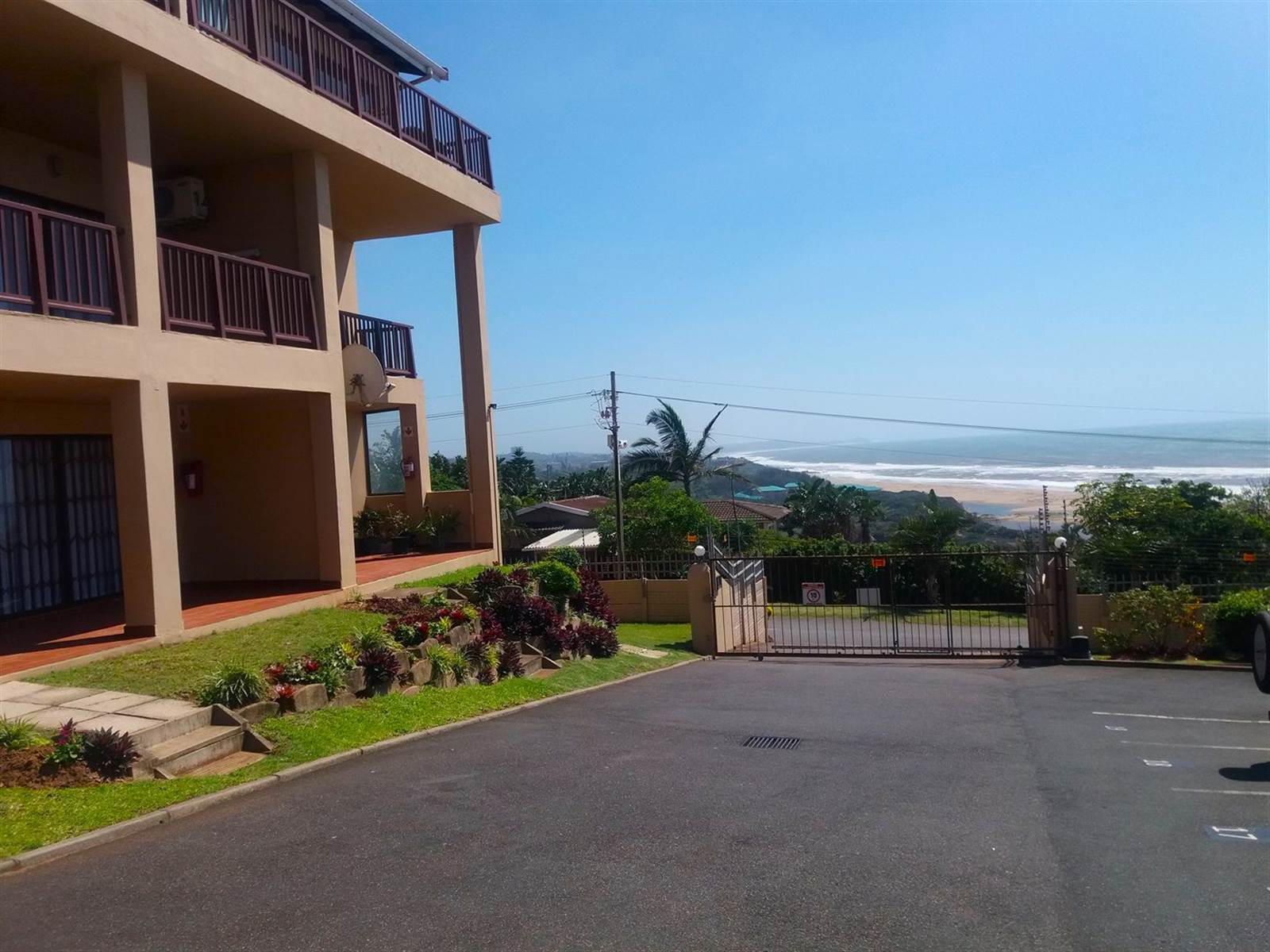 3 Bed Apartment in Illovo Beach photo number 20