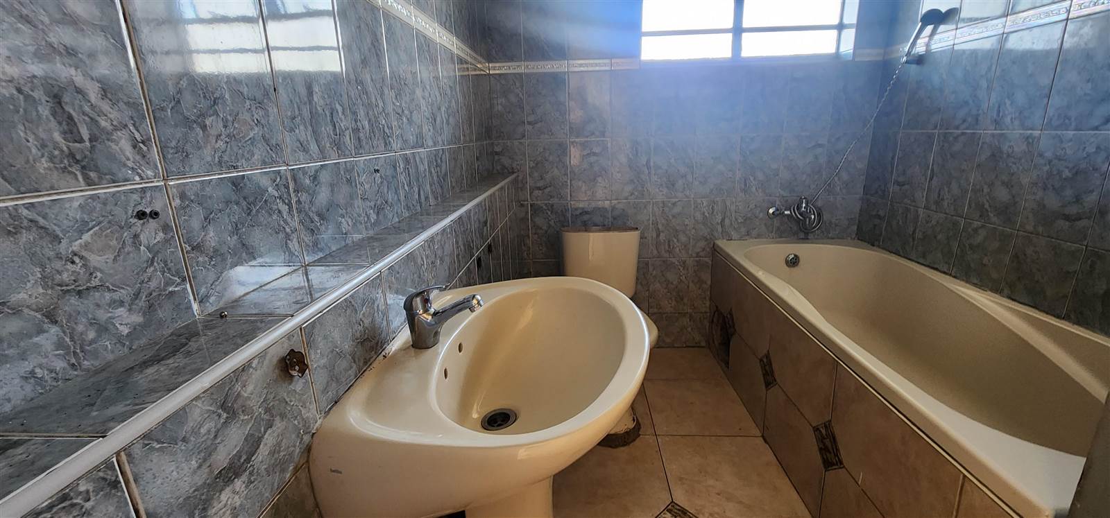 2 Bed Apartment in Laudium photo number 7