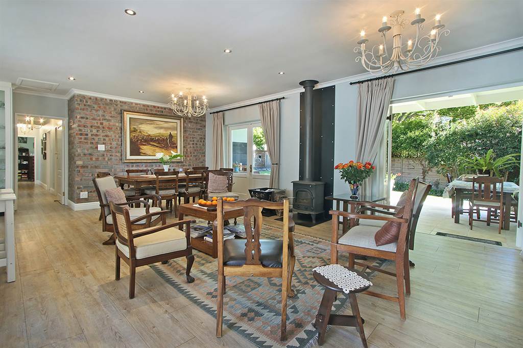 4 Bed House in Constantia photo number 10