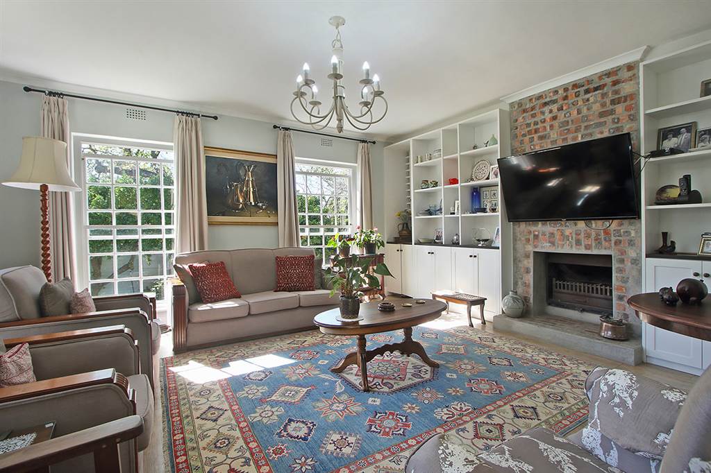 4 Bed House in Constantia photo number 7