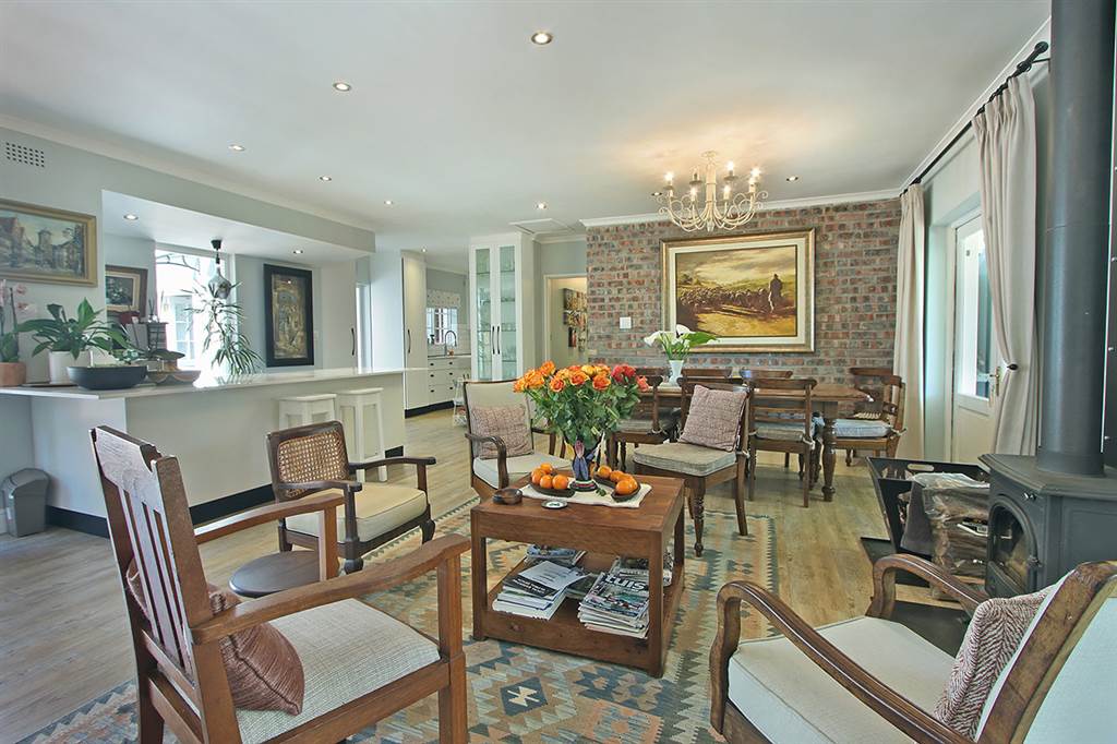 4 Bed House in Constantia photo number 12
