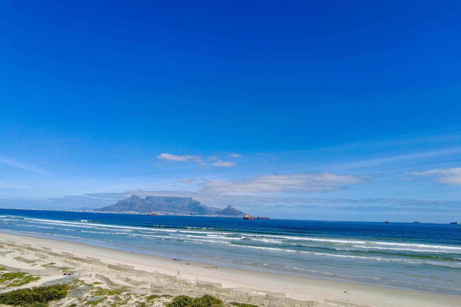 2 Bed Apartment in Bloubergstrand photo number 20