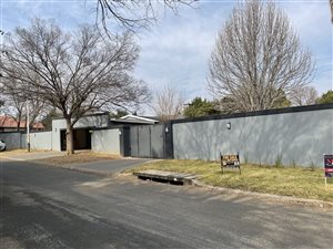 3 Bed House in Highway Gardens