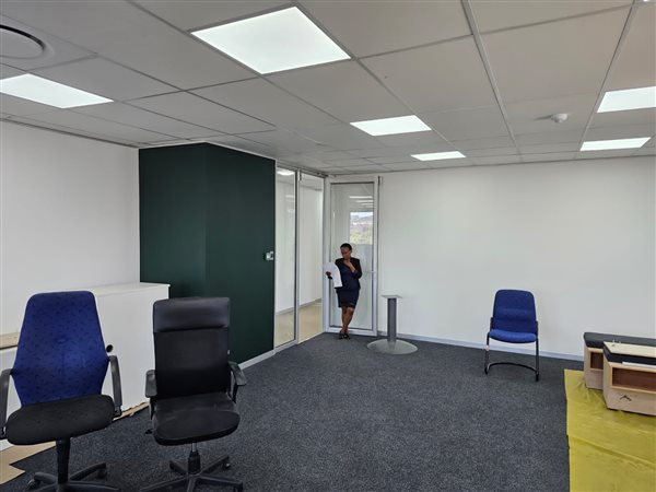 34  m² Office Space in Rosebank