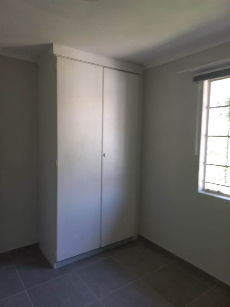 2 Bed Apartment in Groenkloof photo number 9