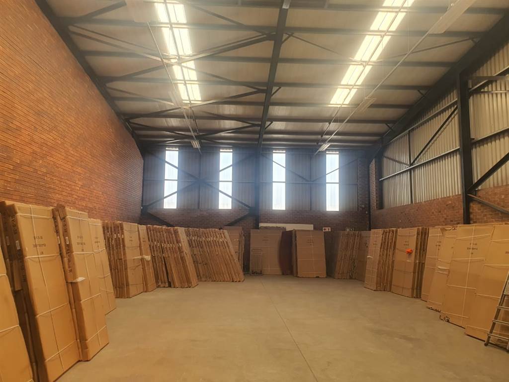 340  m² Industrial space in Clayville photo number 2