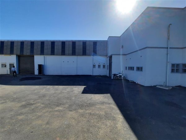 1 600  m² Industrial space