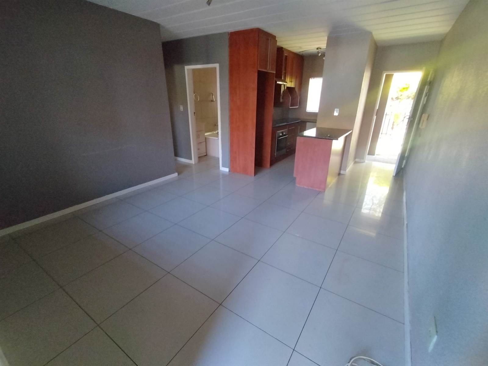 2 Bed Townhouse in Radiokop photo number 6