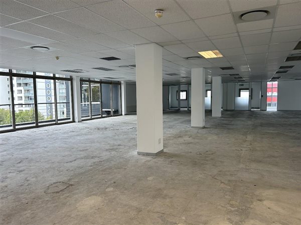 615  m² Office Space in Claremont
