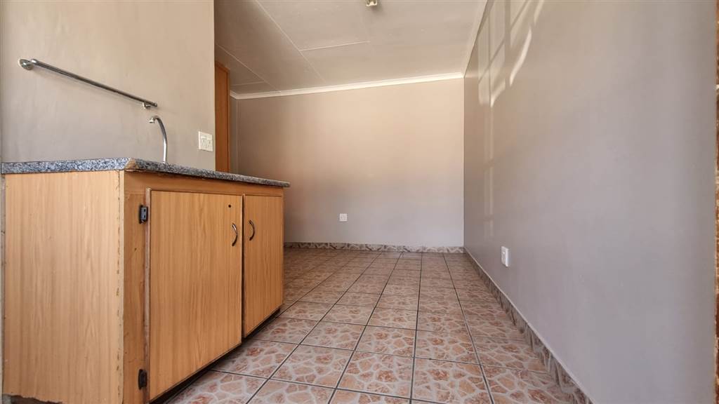 Bachelor apartment in Palmietfontein photo number 2
