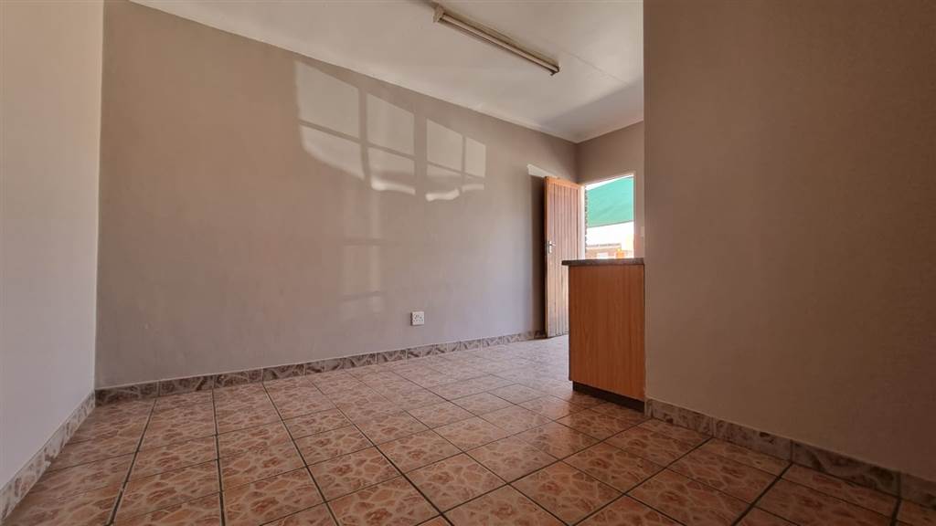 Bachelor apartment in Palmietfontein photo number 4