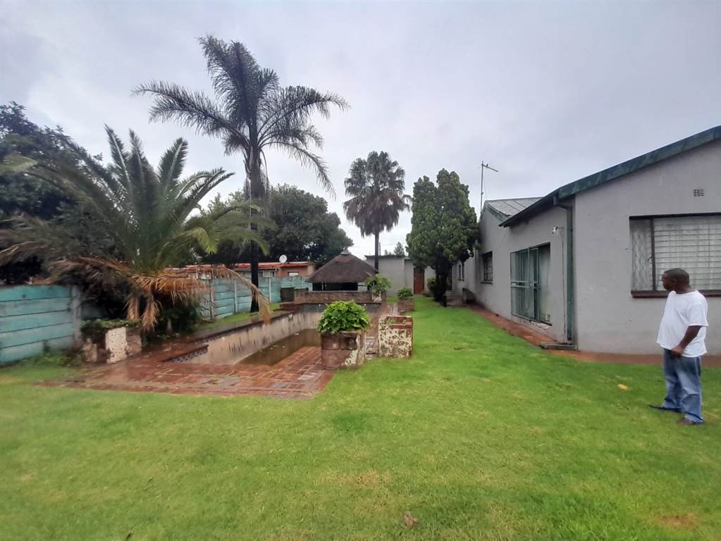 4 Bed House in Brakpan Central photo number 3