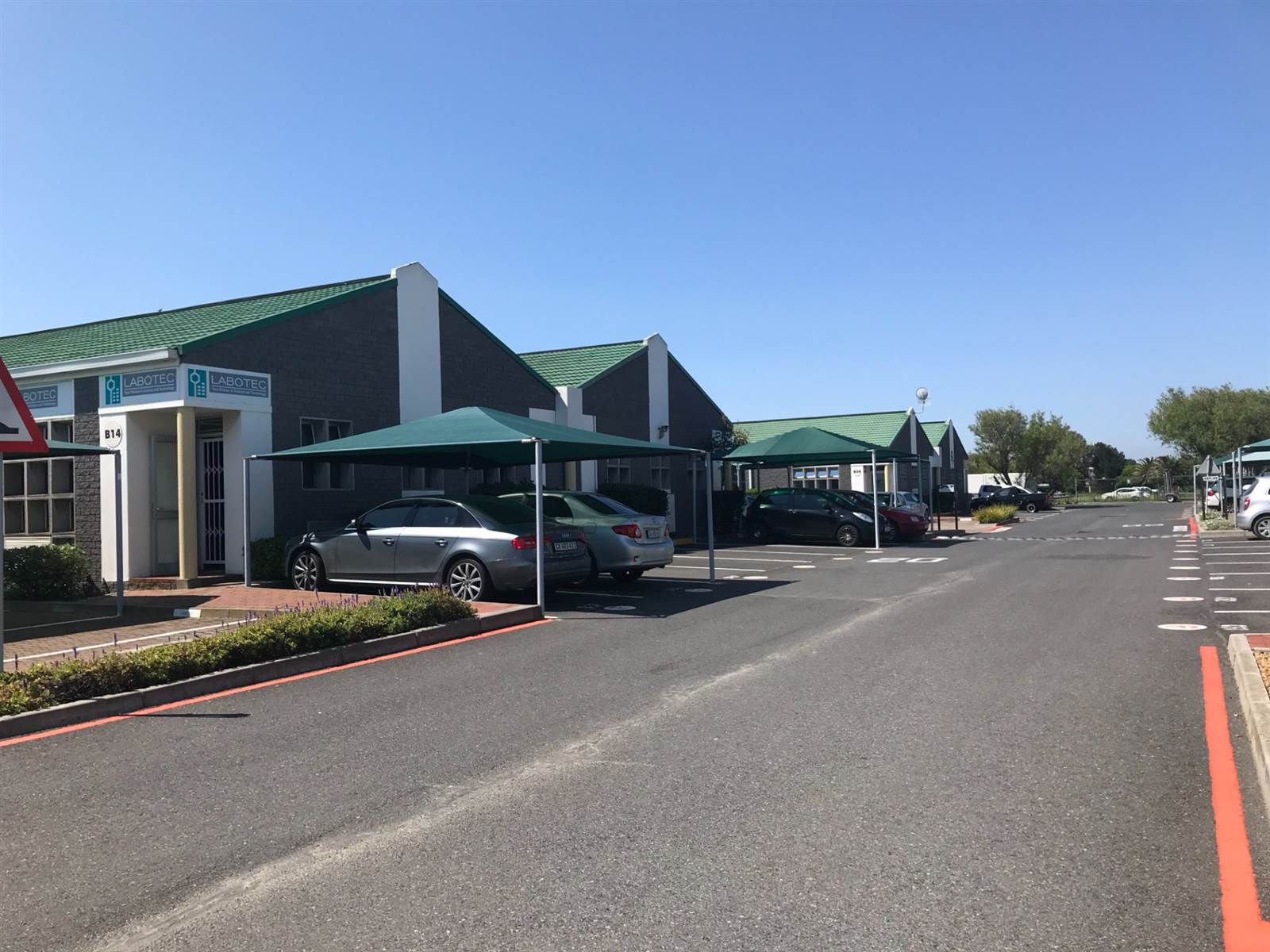 100  m² Office Space in Pinelands photo number 4