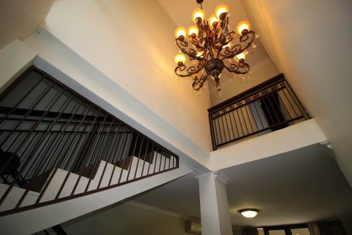 3 Bed Townhouse in Woodland Hills photo number 4