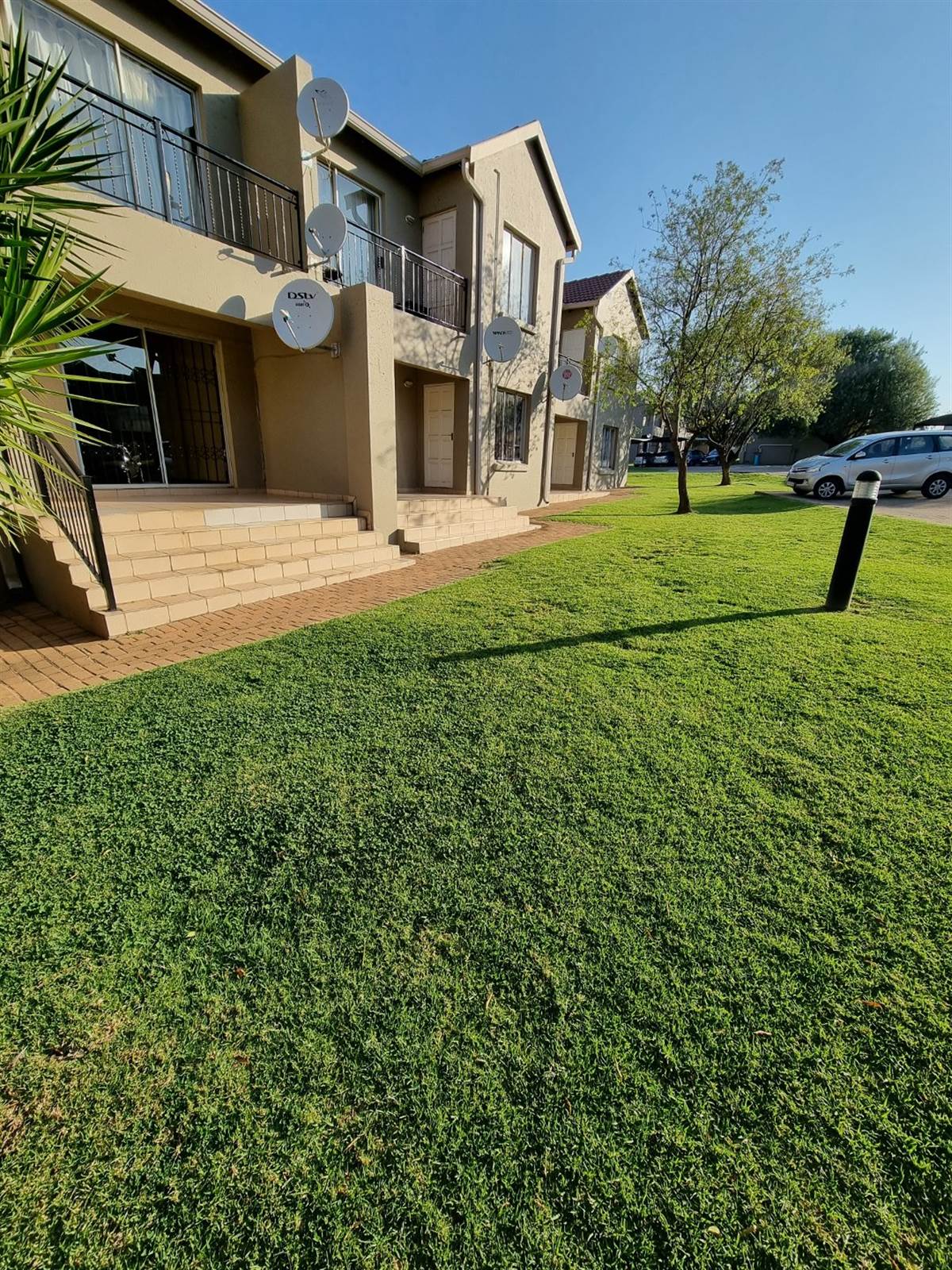 1 Bed Apartment in Ruimsig photo number 1