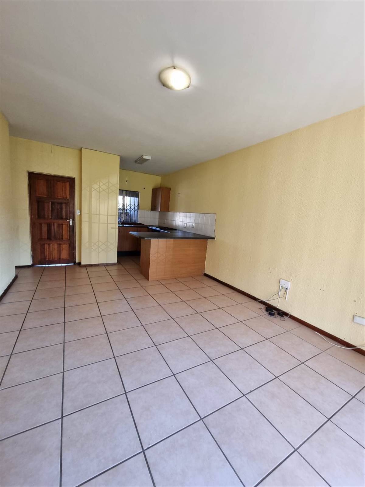 1 Bed Apartment in Ruimsig photo number 4
