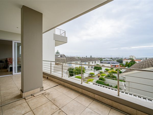 3 Bed Apartment in Humewood