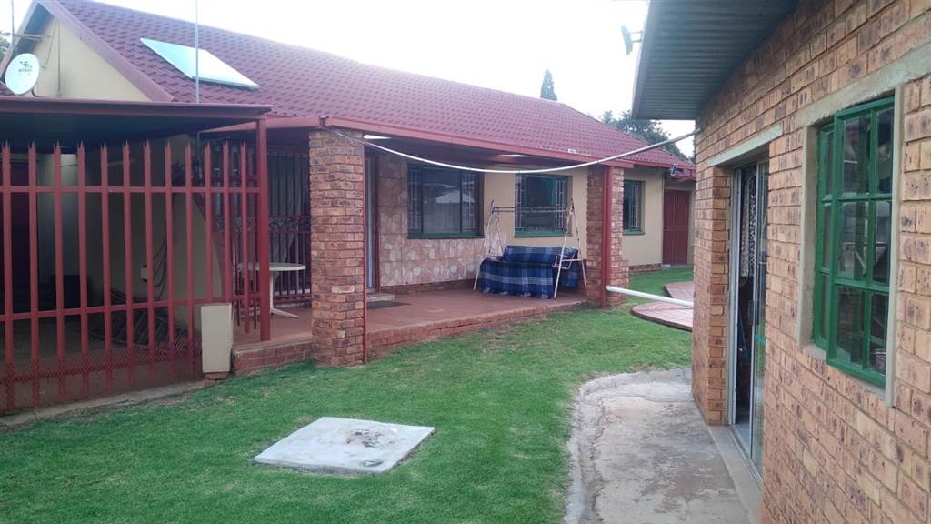 3 Bed House in Brakpan North photo number 8