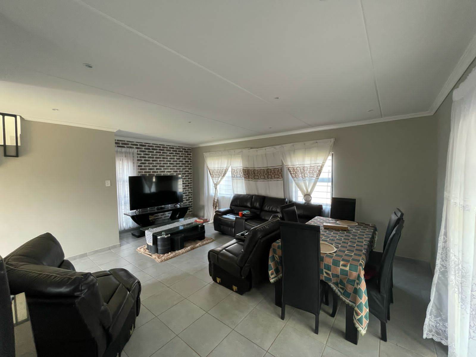 4 Bed House in Pretoria West photo number 3