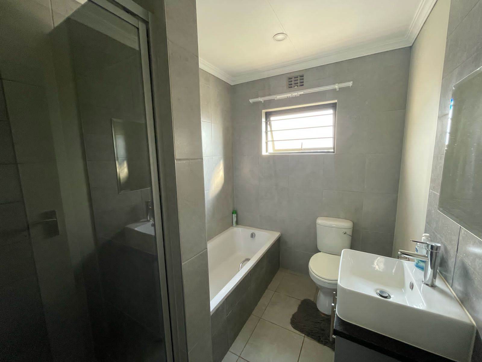 4 Bed House in Pretoria West photo number 8