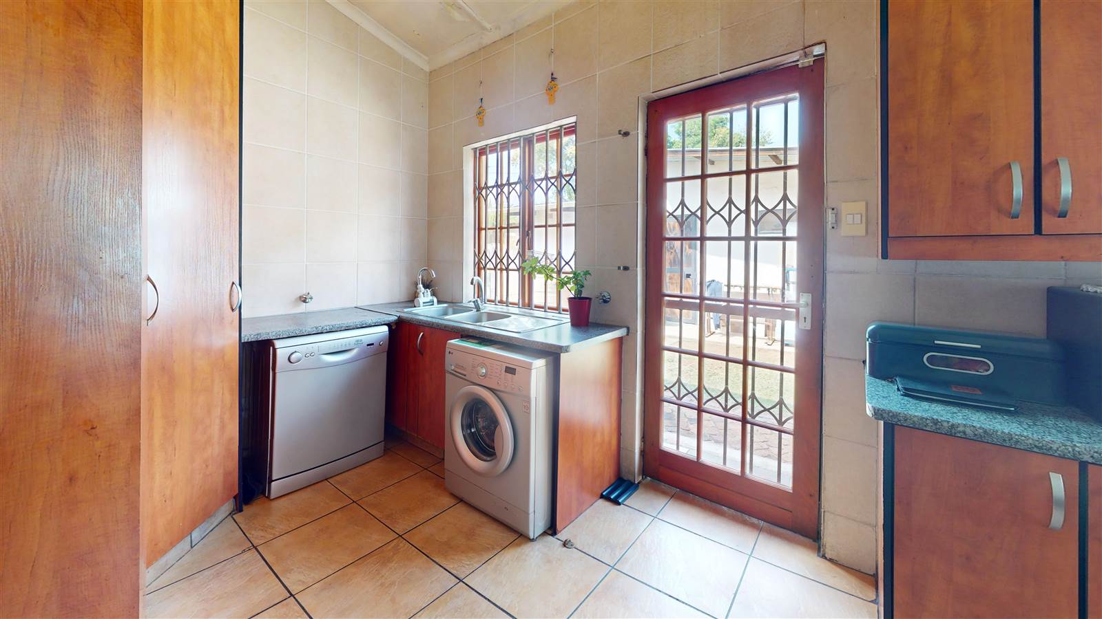2 Bed House in Benoni Central photo number 3