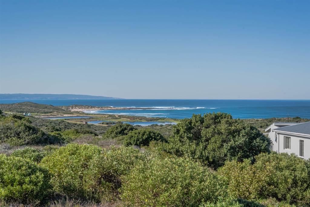 685 m² Land available in Stilbaai photo number 4