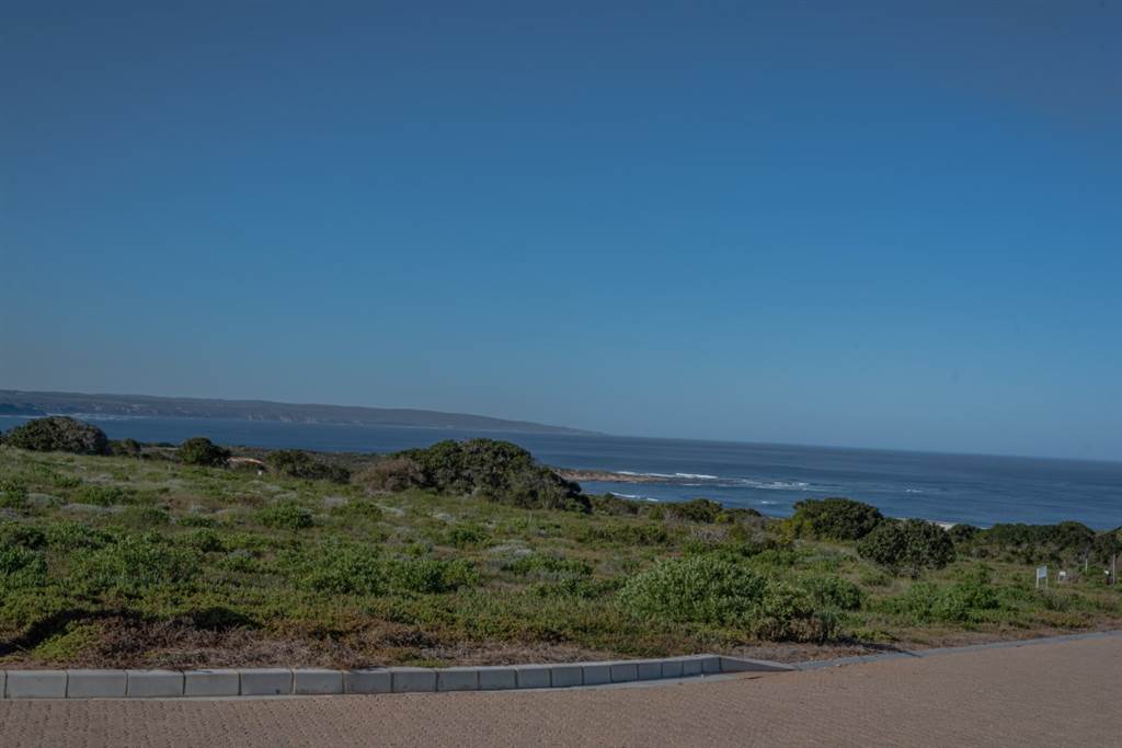 685 m² Land available in Stilbaai photo number 1