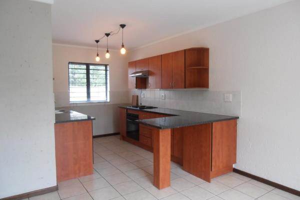 2 Bed Townhouse in Cresta photo number 2