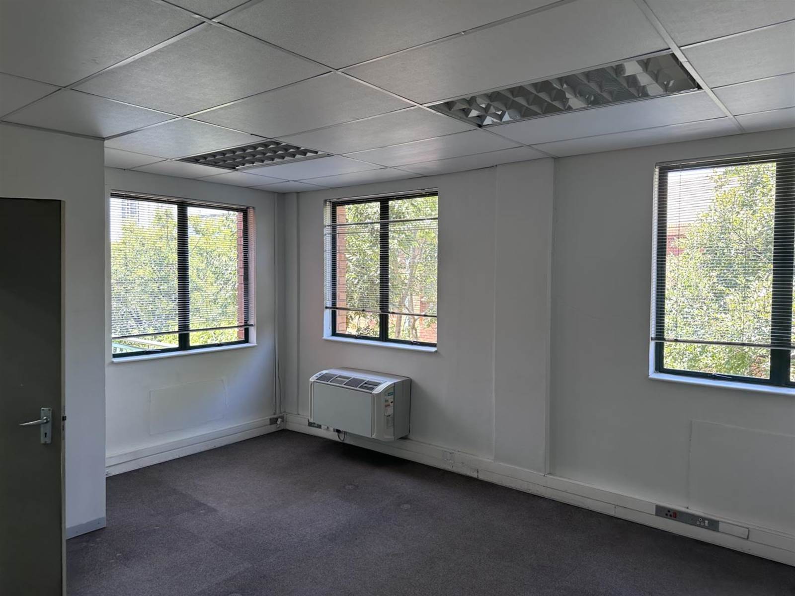1503  m² Office Space in Menlyn photo number 2