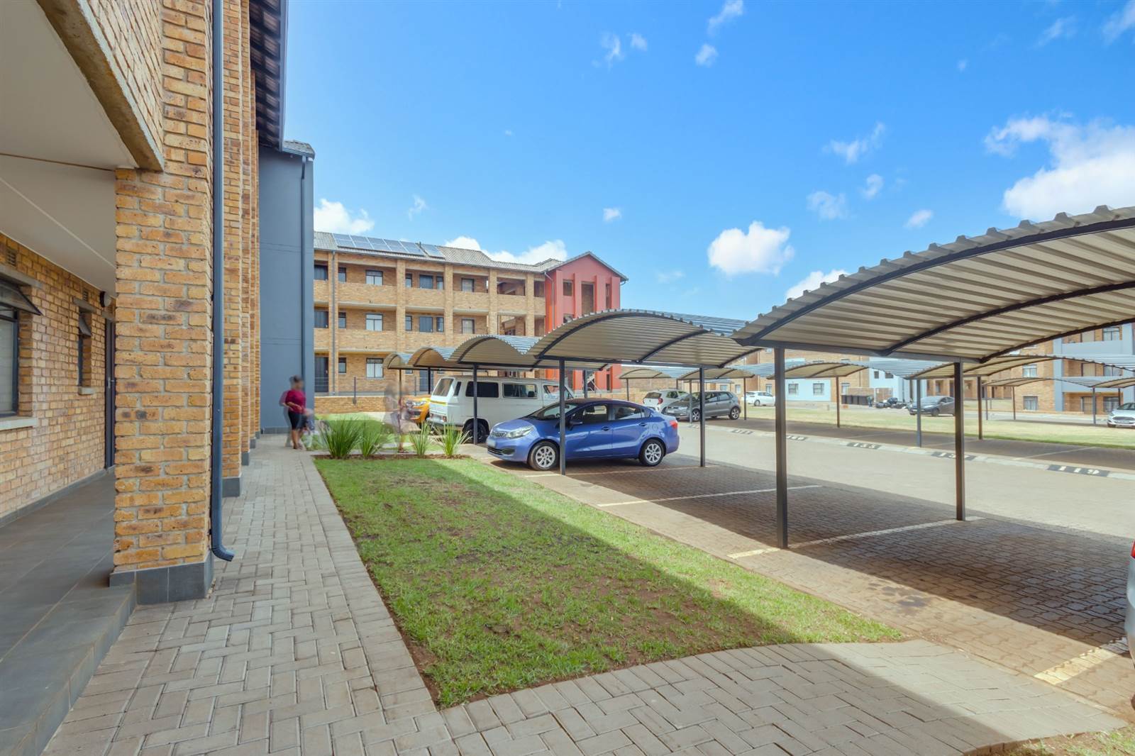 2 Bed Apartment in Katlehong photo number 12