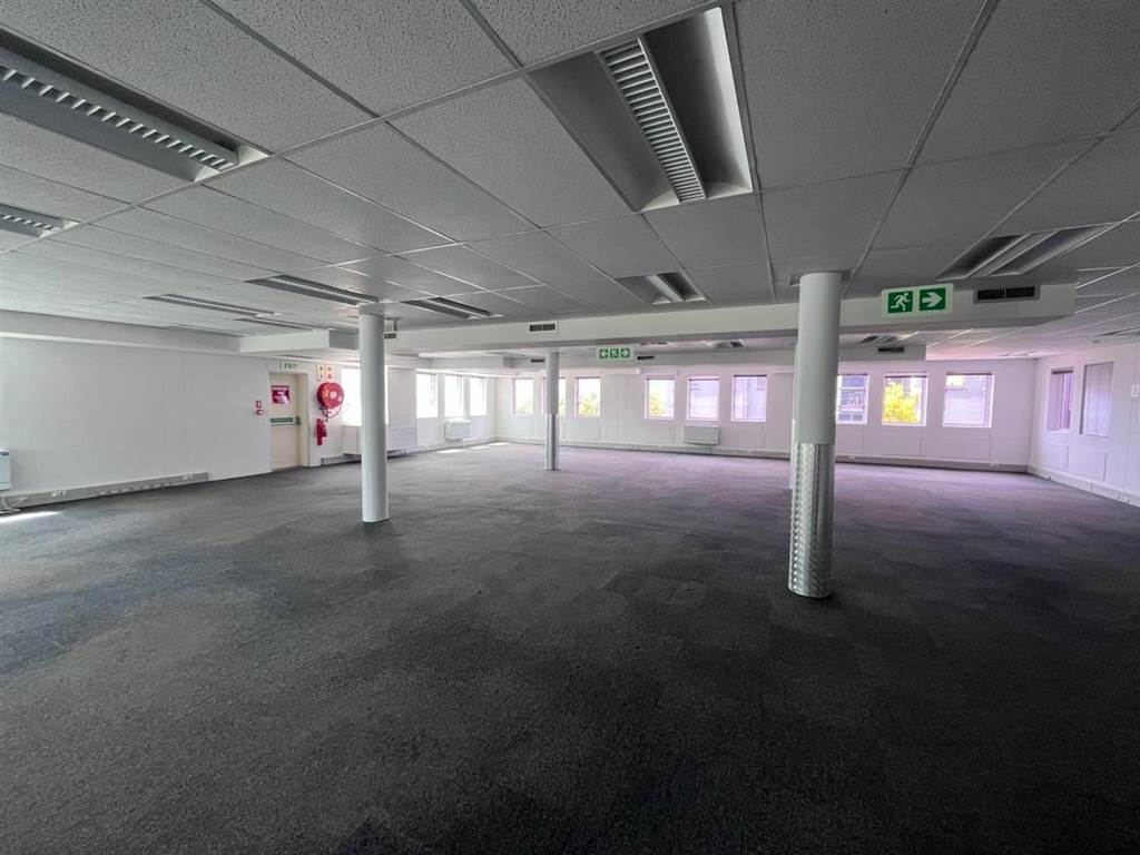 337  m² Retail Space in Techno Park photo number 13