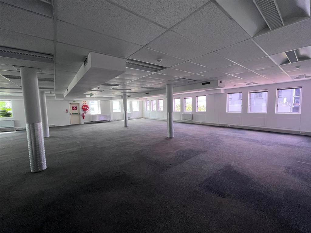 337  m² Retail Space in Techno Park photo number 19
