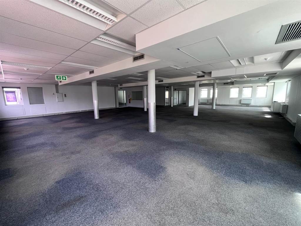 337  m² Retail Space in Techno Park photo number 11