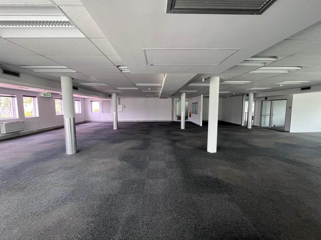 337  m² Retail Space in Techno Park photo number 21
