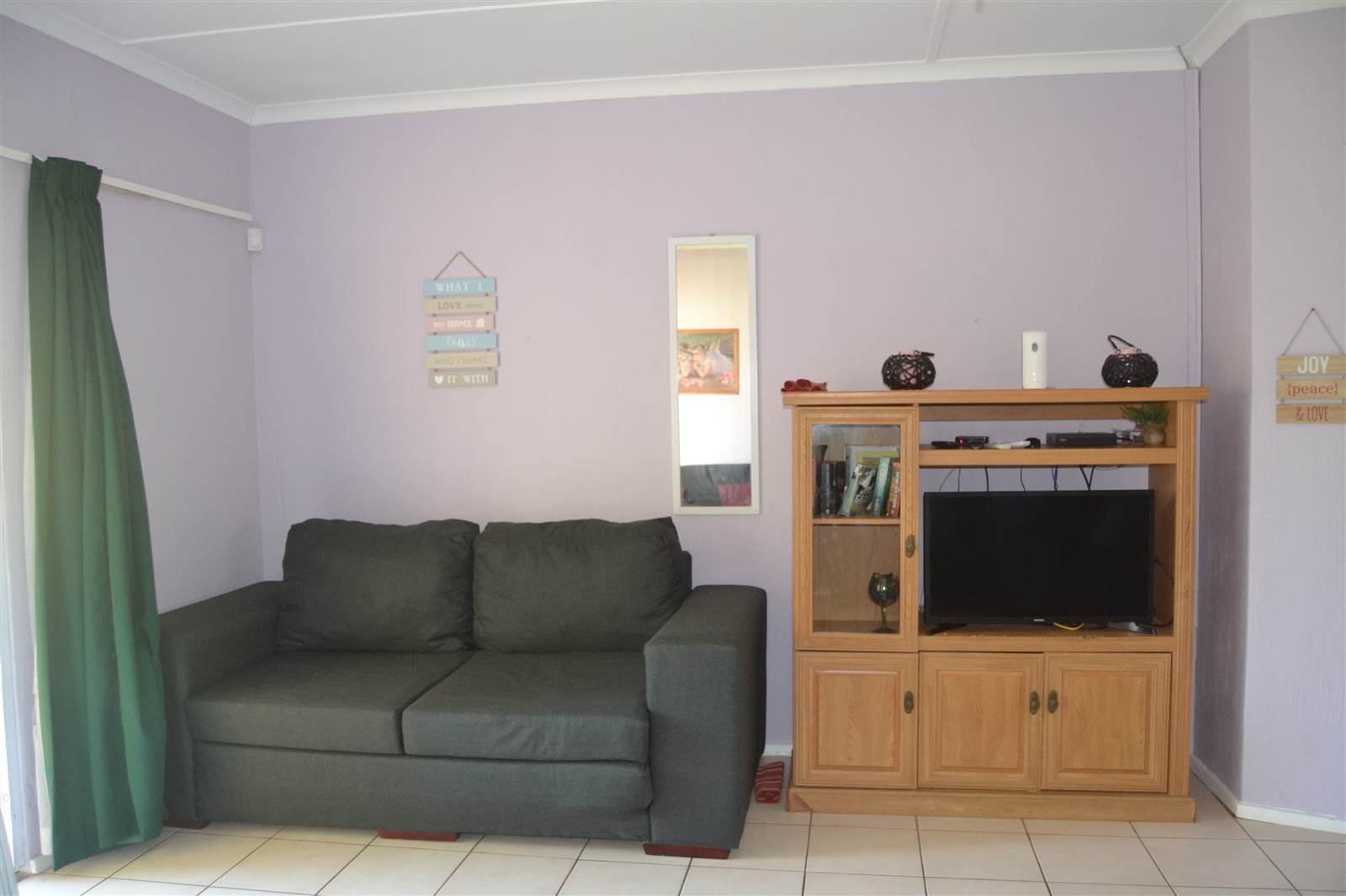 2 Bed Apartment in Scottburgh South photo number 2