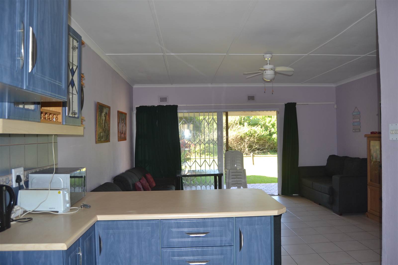 2 Bed Apartment in Scottburgh South photo number 6