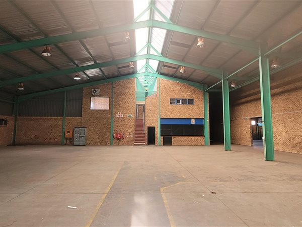 2 100  m² Industrial space