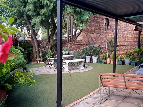 2 Bed Townhouse in Highveld