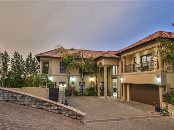5 Bedroom Townhouse 5 Bedroom Townhouse