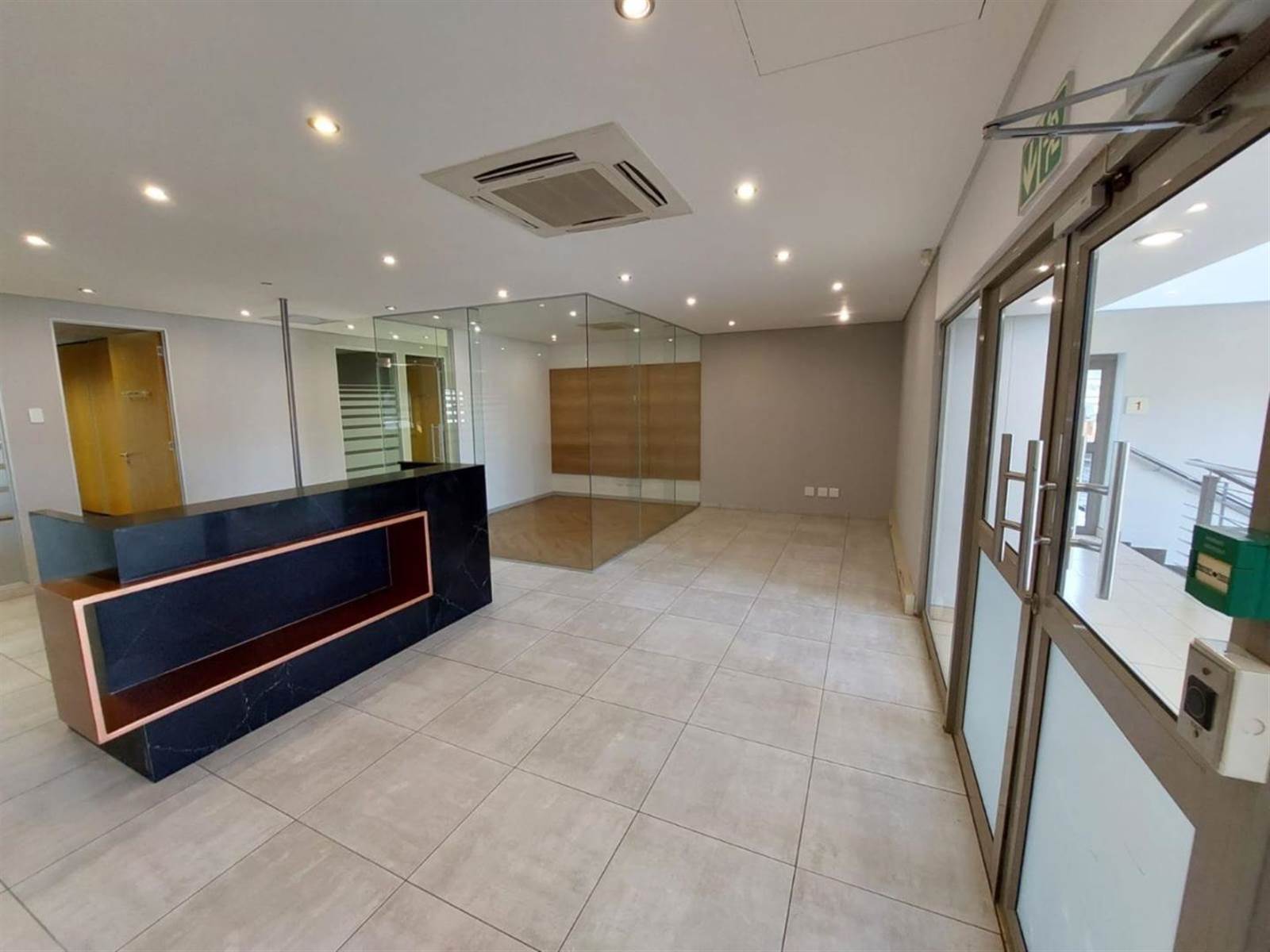 712  m² Commercial space in Bryanston photo number 1